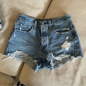 Levi 501 shorts ✨